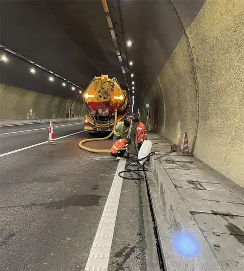 三原隧道排水渠清淤